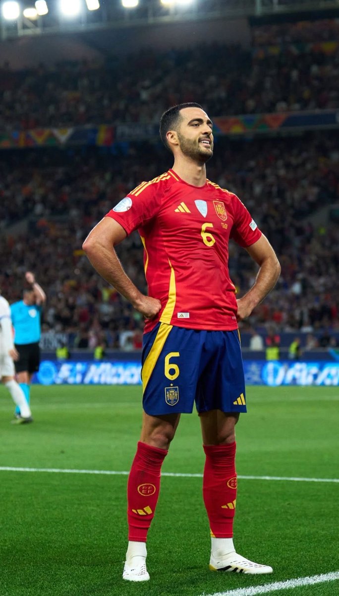 seunginsexito's tweet photo. HA JUBILADO A TONI KROSS
HA JUBILADO A CRISTIANO RONALDO
HA JUBILADO A KEVIN DE BRUYNE 

DON MIKEL MERINO https://t.co/9tlfEDDjQw