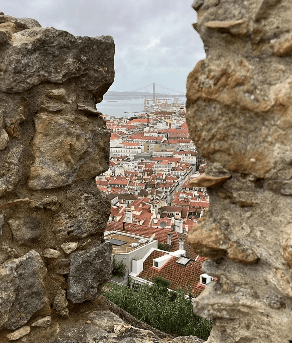 DirkTritter's tweet photo. Just found a hidden seaside café in Lisbon—freshly baked pastries with ocean breeze and no crowds, perfect slow morning escape. ， https://t.co/W9KO1s2m0i
