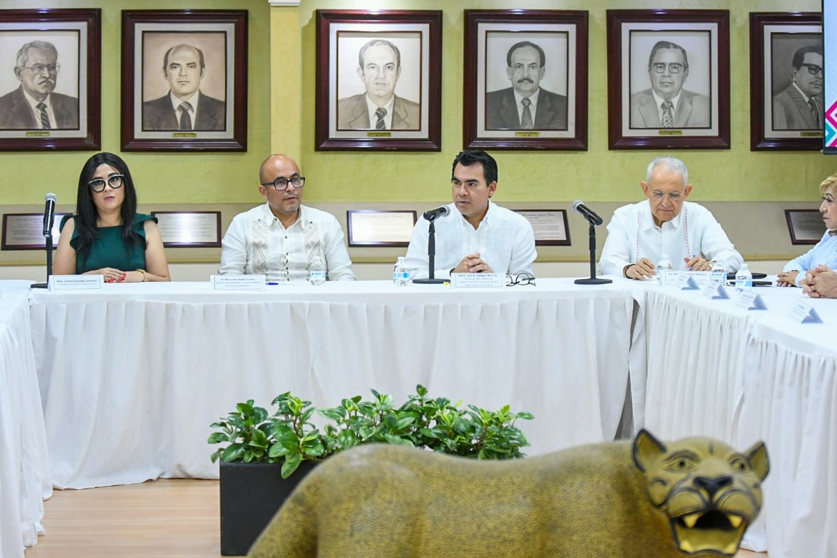 JAlbertoG_R's tweet photo. #PresenciaEnTerritorio ⚖️ | En representación del Órgano de Administración Judicial (@OAJ_Mex), el día de hoy asistí a la presentación del Proyecto Estratégico de Defensa Pública y Justicia Intercultural "Construyendo puentes para acercar la justicia", que se llevó a cabo en Tuxtla Gutiérrez, Chiapas; un espacio clave para consolidar un sistema que acerque la justicia a las comunidades.

La presentación contó con la presencia del Titular del Instituto Federal de Defensoría Pública (@defensoriaifdp), Benjamín Rubio Chávez (@brubiochavez); el Representante del Poder Judicial de Chiapas, José Francisco Trujillo Ochoa, y la Delegada de la Defensoría Pública Federal, Grettel Quevedo Guerrero. 

Con estas acciones, el OAJ fortalece los espacios y respalda las acciones que promueve el #PoderJudicial desde sus distintos ��rganos para que la lengua y el contexto cultural no representen una barrera de acceso a la Justicia. 
#ServirConTransparencia