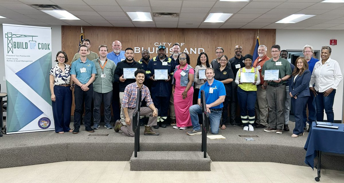 cookcountygov's tweet photo. Build Up Cook celebrated the completion of its Asset Management Planning Cohort.

Working alongside the Great Lakes Community Action Partnership &amp; other technical assistance providers, the program helped 11 municipalities strengthen their asset management plans, equipping them... https://t.co/dSqyVyNG2Y