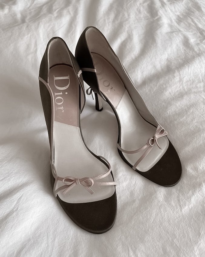 glirttery's tweet photo. christian dior by john galliano 2000s vintage khaki heels https://t.co/ykCjwsyFCw