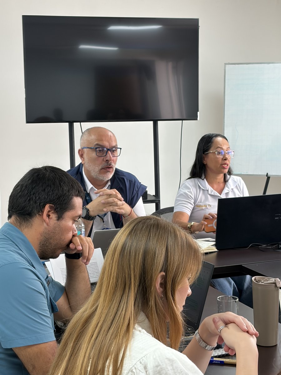 MinInterior's tweet photo. 🤝 El trabajo articulado es clave para fortalecer la protección de los derechos de las comunidades.

En Popayán lideramos una mesa interinstitucional para hacer seguimiento a las Medidas de Protección Colectiva del Consejo Comunitario La Toma, en Suárez, Cauca. 👇 https://t.co/zRorszFyXh
