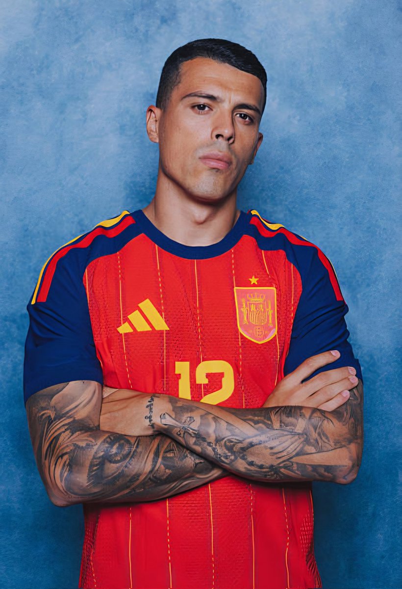 PochoTHFC's tweet photo. ✅ OFICIAL: 
Pedro Porro ha avanzado de ronda en la copa del mundo y ahora jugará Semifinales

Jugadores del #THFC que tienen pendiente jugar Cuartos de Final:

🏴󠁧󠁢󠁥󠁮󠁧󠁿 Djed Spence
🇦🇷 Cristian Romero + Marcos Senesi

#COYS https://t.co/dpb848xVG9