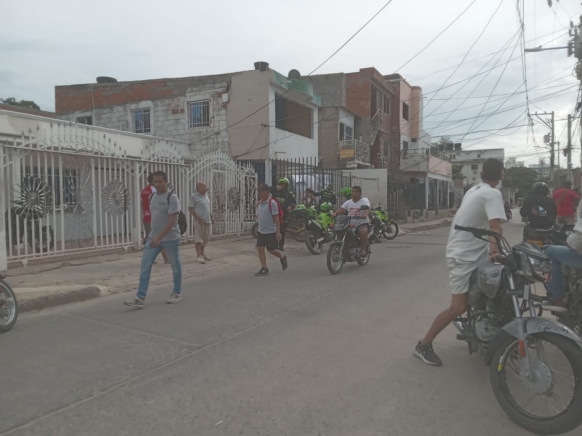 idinaelferca19's tweet photo. Un hombre resultó herido en un atentado a balas en Gaira, un territorio dominado por criminales y olvidado por las autoridades de Santa Marta. @Lerberlisandro @priscyz @lumois @NormaVeraSa https://t.co/9rqhbrf55q
