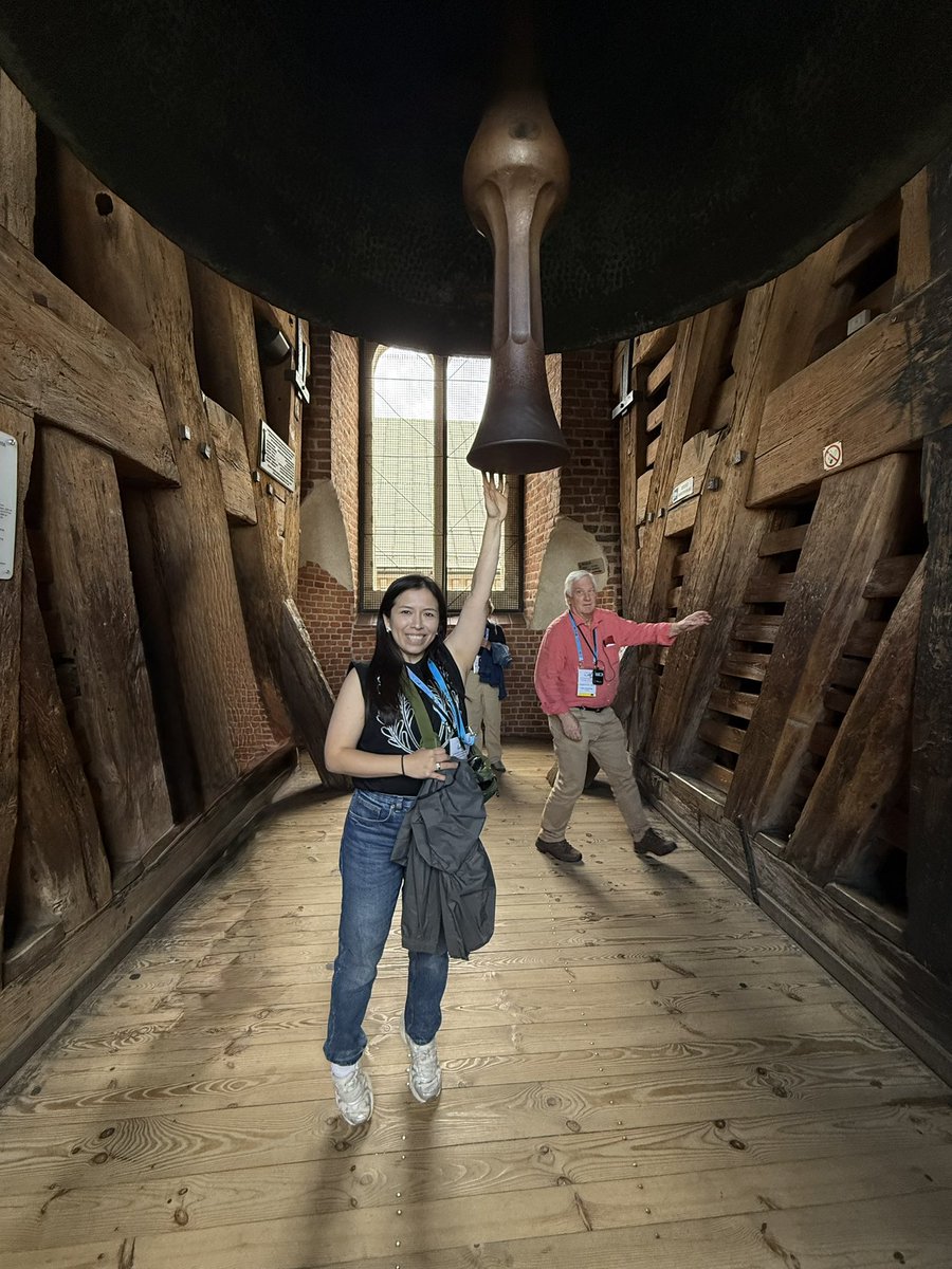 FiorellaAna's tweet photo. Legend has it that placing your left hand on Sigismund’s Bell while making a wish brings good luck and helps your dreams come true… 

As a scientist: Say less 🥸 https://t.co/o090kNHSW6