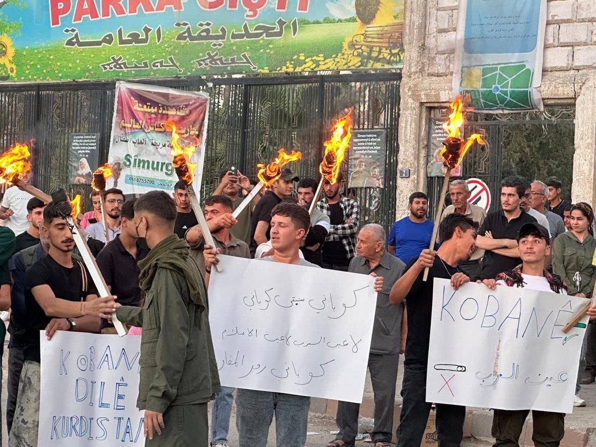 Judy20255's tweet photo. A Protest Rally by the People of Qamishlo

Under the slogan:

“Kobanê is not just a passing name; it is an identity written in blood, a name tied to the city’s history and one that deserves to be officially recognized in official documents.”

Kobanê is not Ain al-Arab…

#كوباني_ليست_عين_العرب 
#defendKobani