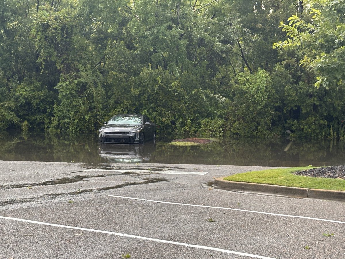 Benmihuc's tweet photo. @LCWxDave flooding at Tanger and the nets at top golf took a beating https://t.co/E40NBuUPYM