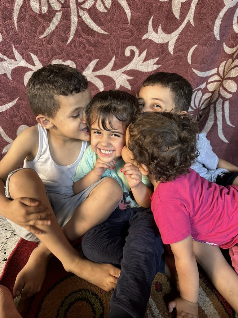 MohsenHamad0's tweet photo. It seems we haven't found anyone who shares my children's suffering. I hope influencers will look with compassion upon my little ones.🙏💔
https://t.co/fX4Trbnz7F https://t.co/GtOkCdR6M3