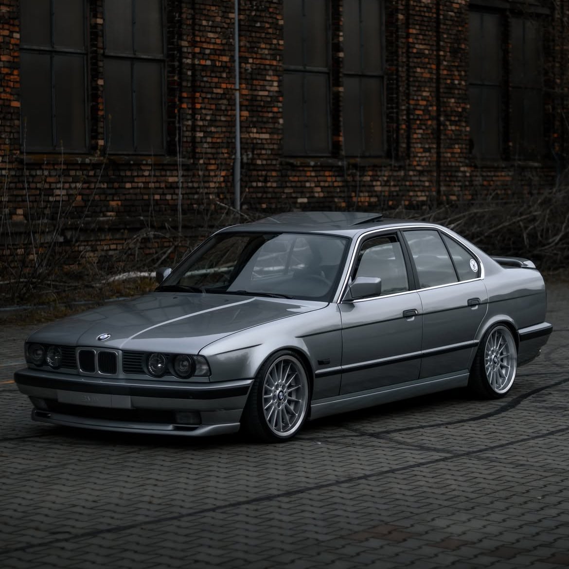 ZyroCar's tweet photo. BMW 5 Serisi (E34) https://t.co/tcqaU5lw62