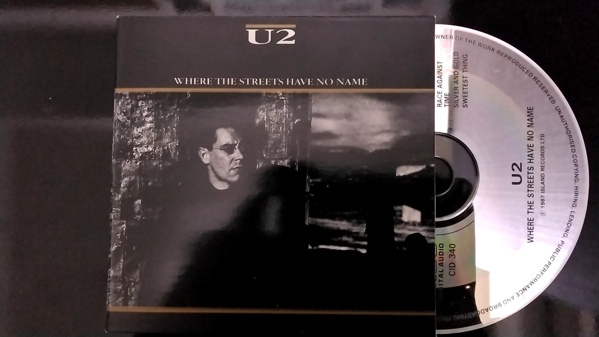 今日の1枚 U2。 4曲入り。 たまには色んな紙ジャケCDシングルを見に来 