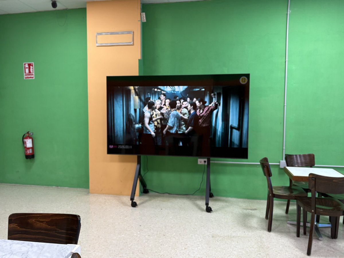 narinamj7's tweet photo. obligando a todos a ver BTS q hay que celebrar https://t.co/6IAiSLAIyA