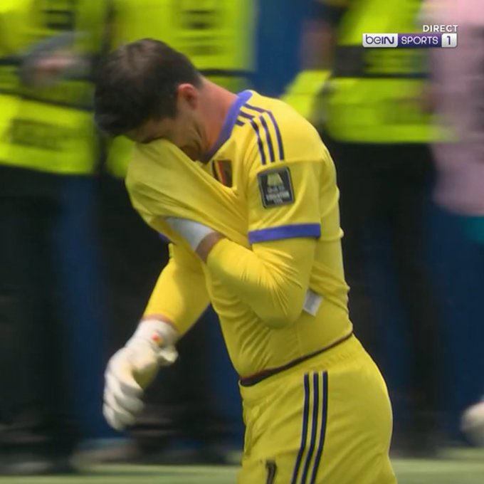 FootToi's tweet photo. À ce moment là il ne pleurait pas pour sa blessure mais parce qu’il savait qui allait le remplacer https://t.co/vCYkaVvN1T