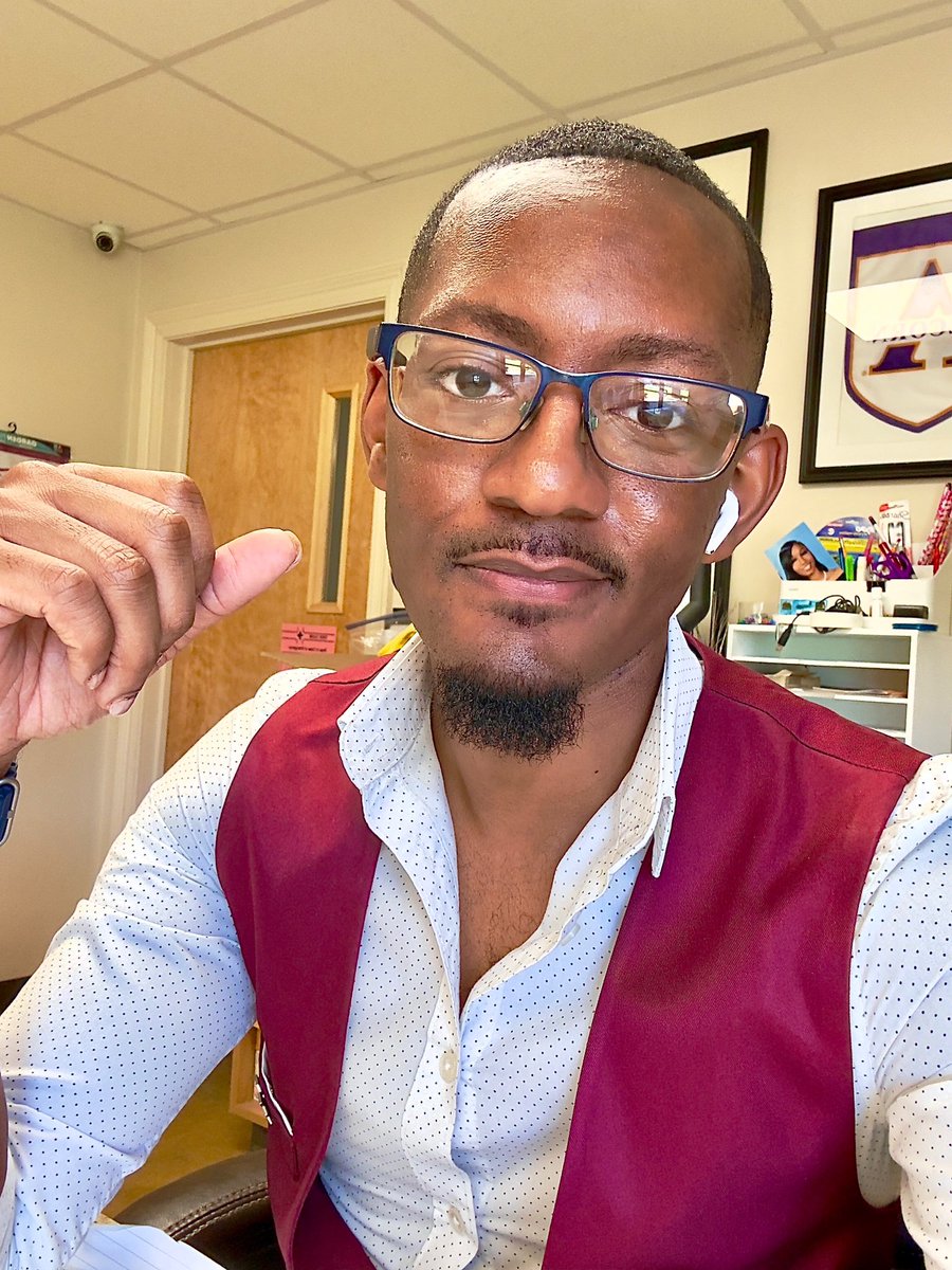 TheNamesTailss's tweet photo. Love Maroon Fridays! #HailState 🐾 https://t.co/16kHbtWNFC