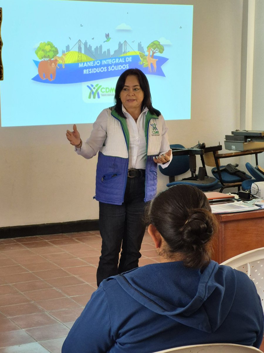 CARCDMB's tweet photo. Charta avanza en la actualización de su PGIRS. En el primer comité del año, la CDMB acompañó al municipio en la revisión de compromisos hacia Basura Cero, mientras GESA-CDMB capacitó a la comunidad en compostaje. 🌱
#PGIRS #Charta #CDMB #BasuraCero https://t.co/jKsQZrqZCb