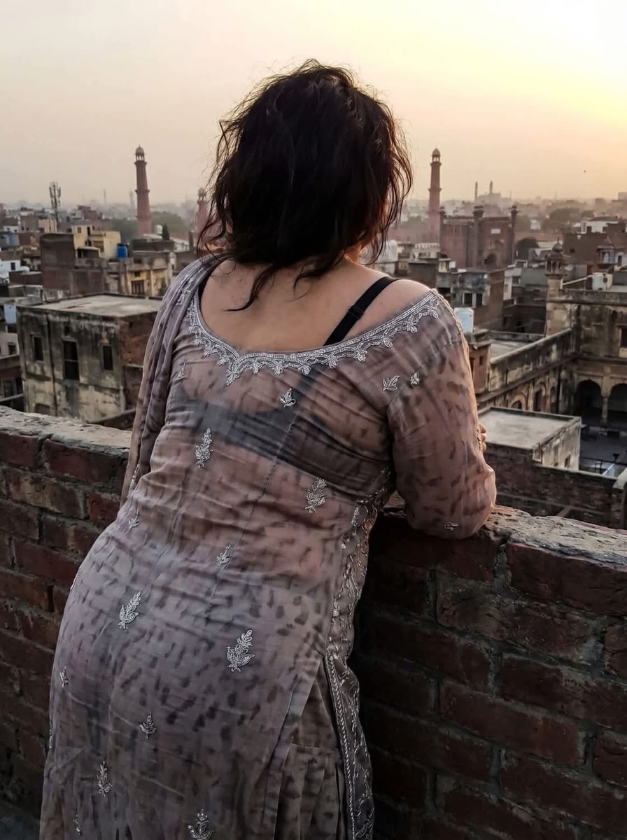Random_Rebel69's tweet photo. گرمیوں میں ایسے نرم نرم گرم گرم مال کس کو گھر میں دیکھنے کو م��تا ہے؟
اور اس کے ساتھ اپکا رشتہ کیا ہے https://t.co/U23iNGCD2j