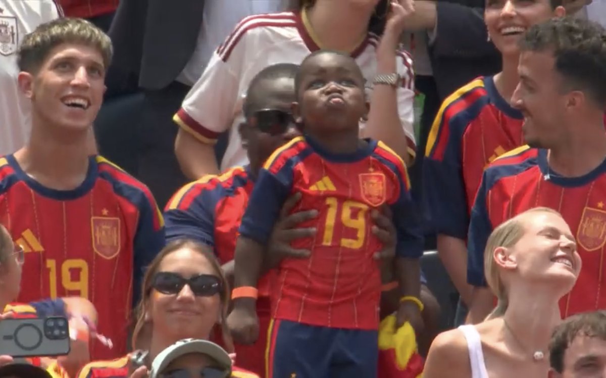 LhilBurna's tweet photo. Why is Lamine Yamal’s brother always in the crowd? https://t.co/j5nmDx16jV