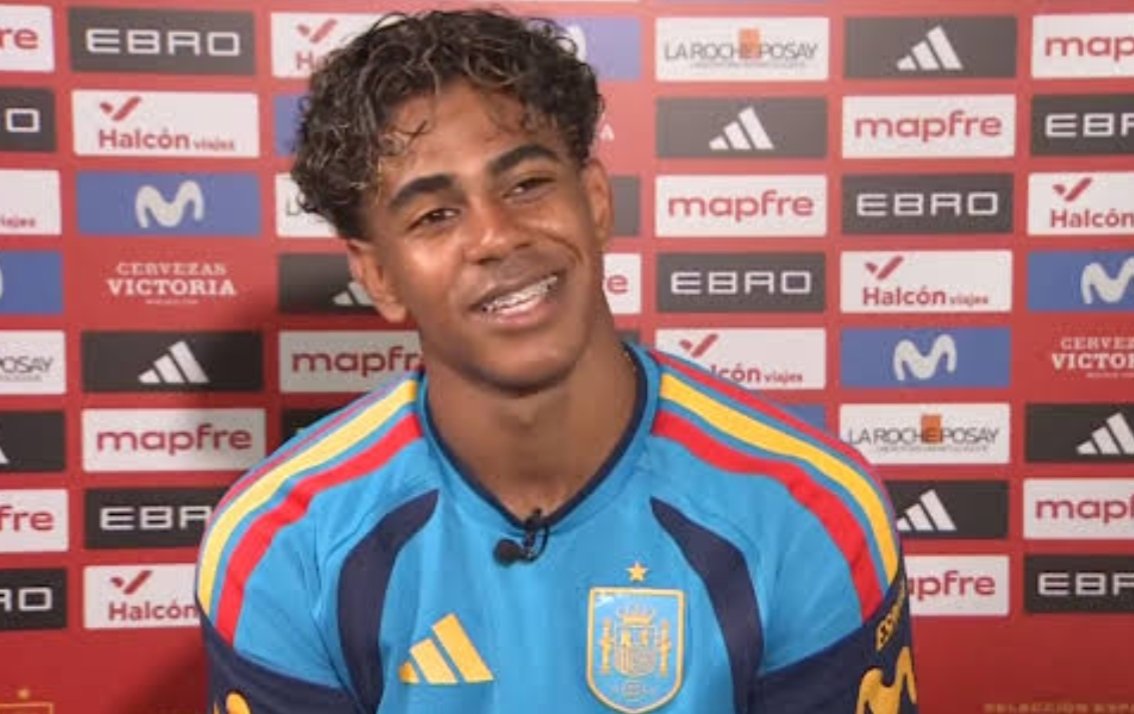 IS_Netwrk29's tweet photo. 🚨🇪🇸🇦🇷 Big Statement:

Reporter: Who has been the best player in your eyes at this World Cup Kylian Mbappé or Lionel Messi?

Lamine Yamal Said 🗣️: "Of course, Lionel Messi is my idol, and to me, he is the greatest of all time. No one can be compared to him. He is truly a terrifying player on the world stage."🤯
