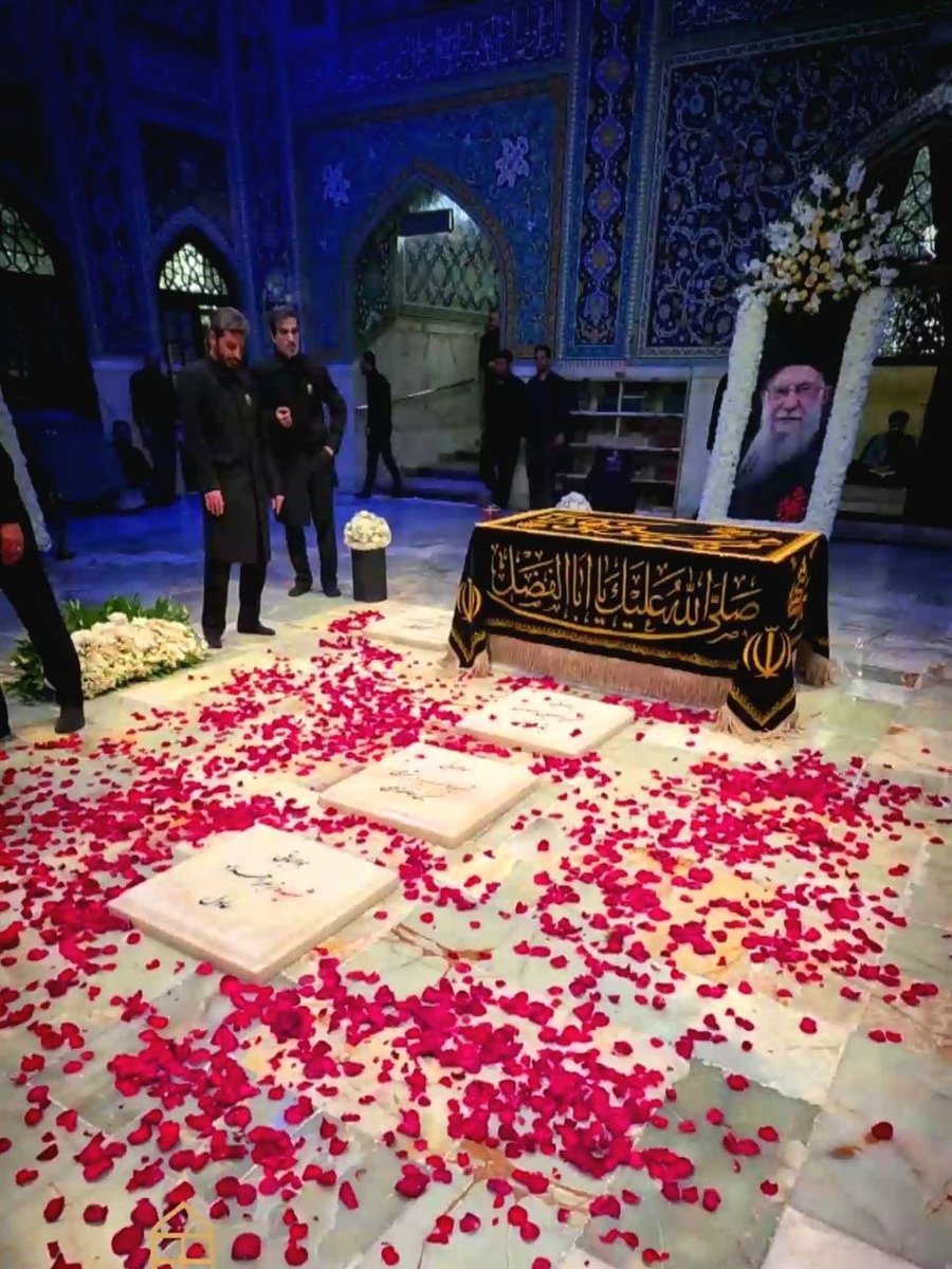 s_k_sh's tweet photo. ‌
خدایا
ما رو در بهشت به این خانواده ملحق کن!
‌ https://t.co/DOhu8xkVm7