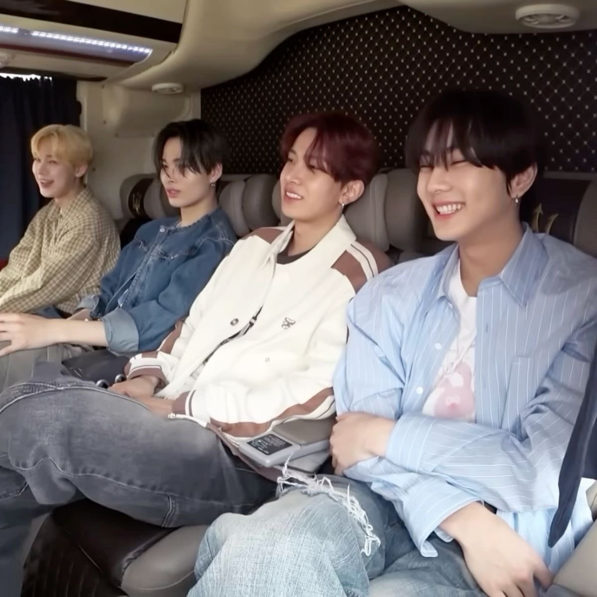 everagi's tweet photo. maknae line and hyung giggling together https://t.co/ZlLIRHceDF