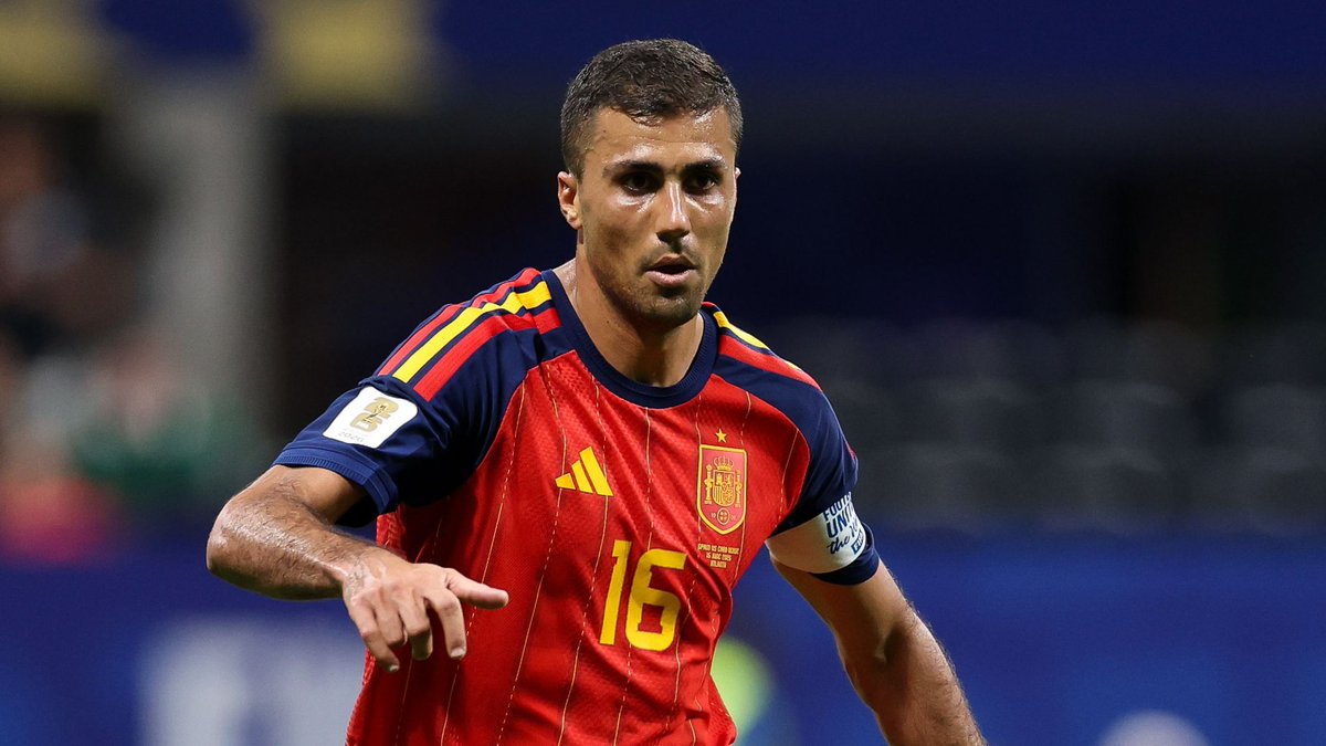 mbafraaude's tweet photo. Por qué Bernardo Silva con 32 años sí lo fichamos pero Rodri con 29 lo descartamos?

A mi no me ilusionaba ninguno extremadamente, pero joder si hay que elegir a Rodri le queda mucho más fútbol… https://t.co/vS78UG1VAm