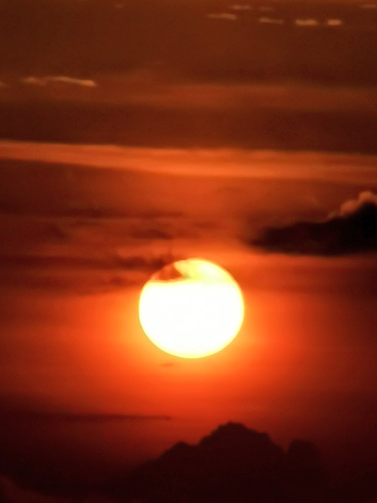 LusamzaH's tweet photo. Sunset tonight from Kobi's late evening walk. https://t.co/KwtHlONj9w