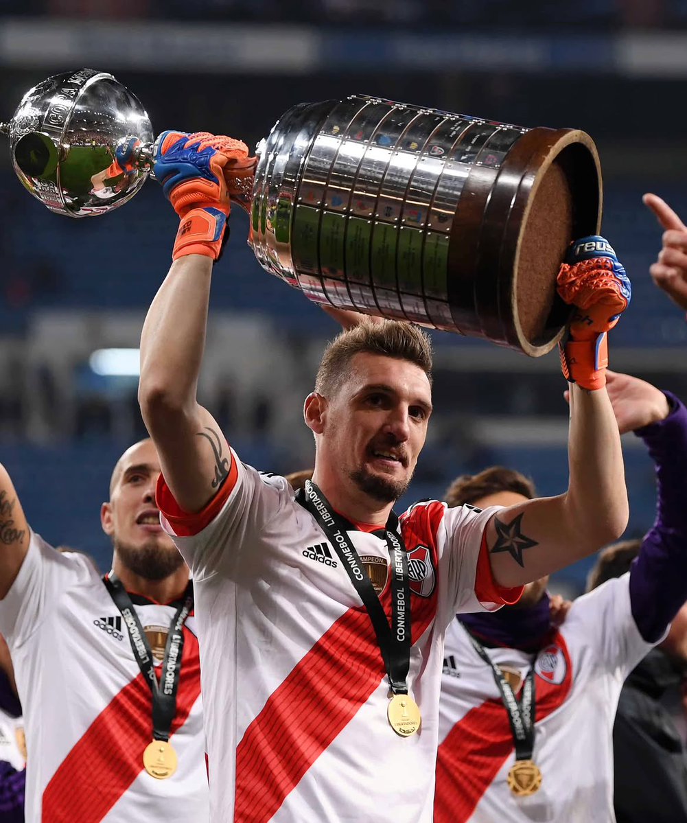 stefanocdicarlo's tweet photo. Gracias por todo, Franco.

Dejas un legado de entrega, jerarquía y amor por nuestros colores y te vas como el arquero más ganador de toda la historia del Club. Gracias por tantas alegrías, por cada atajada y por defender el escudo con el corazón.

Te deseamos toda la suerte en lo que viene. River siempre va a ser tu casa.