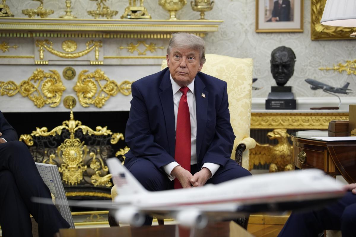 nypost's tweet photo. US demands Iran issue public statement on opening up Strait of Hormuz - or else https://t.co/Lzv8XdTP5T https://t.co/7WkNQgpyWY