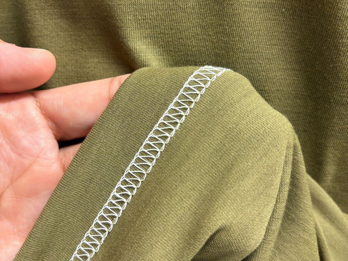irodori64's tweet photo. コンバットシャツ、高いってよく言われるんですが
それでも装備にこわだる方にはお求め頂いている事実。
そこには理由があります。
他のコンシャツとはどう違うのか？
こちらにまとめました。
https://t.co/waSO92HQIm https://t.co/f82MwuJ5FF