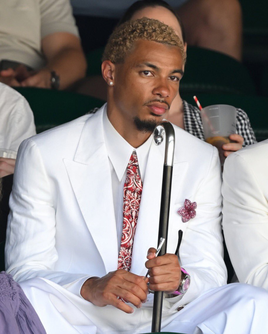 AthleteVanity's tweet photo. Hugo Ekitike looking clean at the Wimbledon semifinal game between Sinner and Djokovic 📸 https://t.co/hZEeJMRi1L