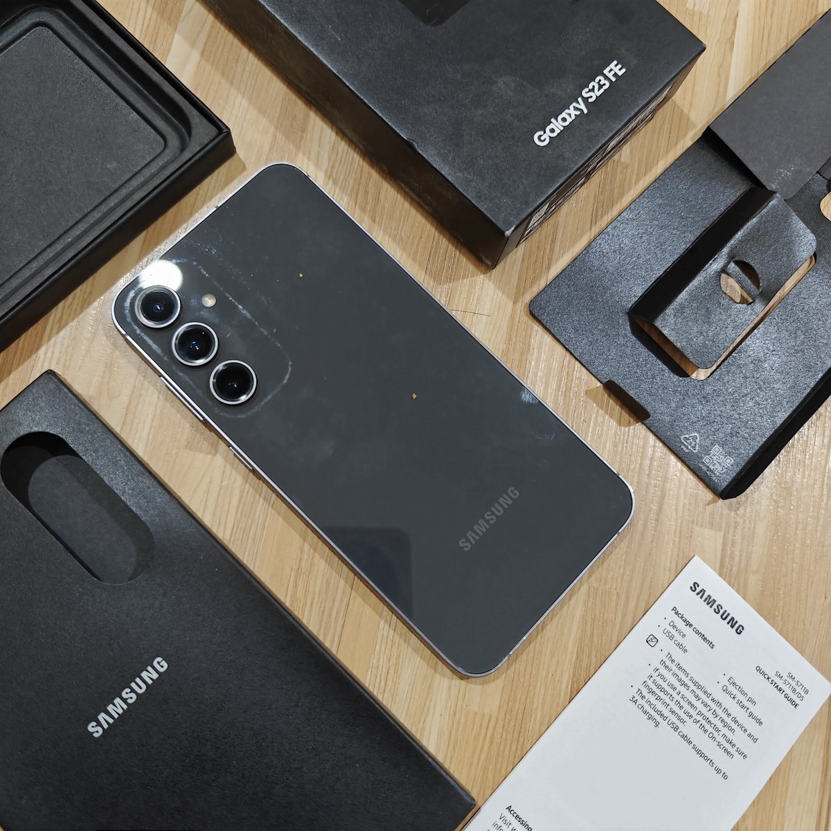 bradergadgets's tweet photo. Samsung Galaxy S23 FE 8/128

- SEIN (OFF) Graphite
- Mulus 97% Fullset Original
- Fungsional Soft/Hardware No Minus

#samsung #samsungs23fe #samsungs23

Terima Jual Beli dan Trade In
Minat Silahkan WA 085161116272
COD Jatiasih/Menyesuaikan
Insta X Utube TTok @bradergadgets https://t.co/CpkRqnJUiU