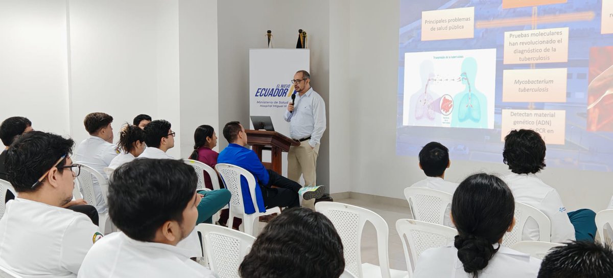 HMHABahia's tweet photo. El evento principal del Viernes Científico se llevó a cabo este 10 de julio en el @HMHABahia, enfocándose en las Pruebas Moleculares para Tuberculosis. El Licenciado David Montes, encargado del laboratorio clínico de la institución, lideró la presentación. https://t.co/cCbfPHFthg