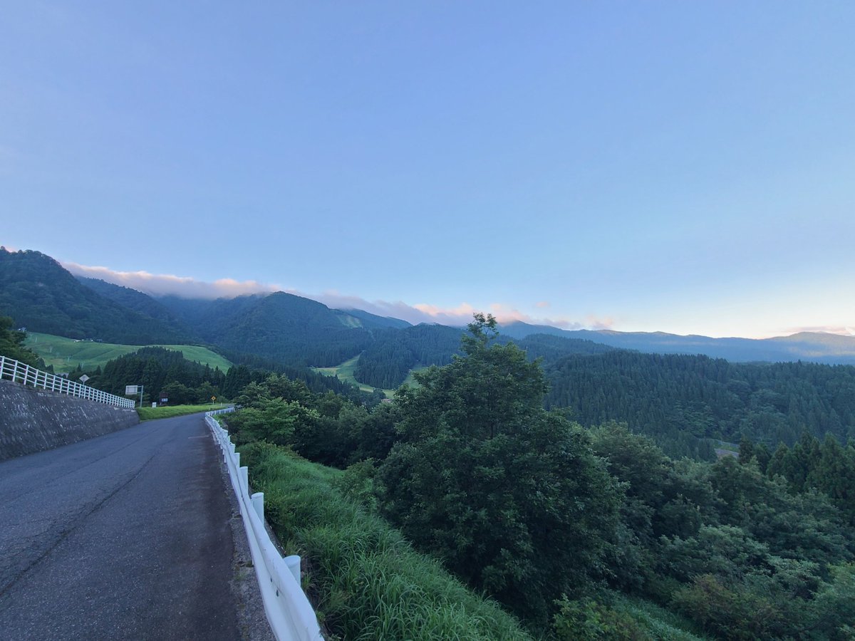 0104F3p's tweet photo. 皆さまおはようございます☀️
無事に5時起床👍爽快な朝です😊
間もなくみんなの起床時間❗️ってか…毎年のごとくもう起きて騒いでる🤣
今日のメインは座禅体験‼️心をキレイにするのであ～る✨️

元気に良い一日を⤴️ https://t.co/fyYvivAwGF