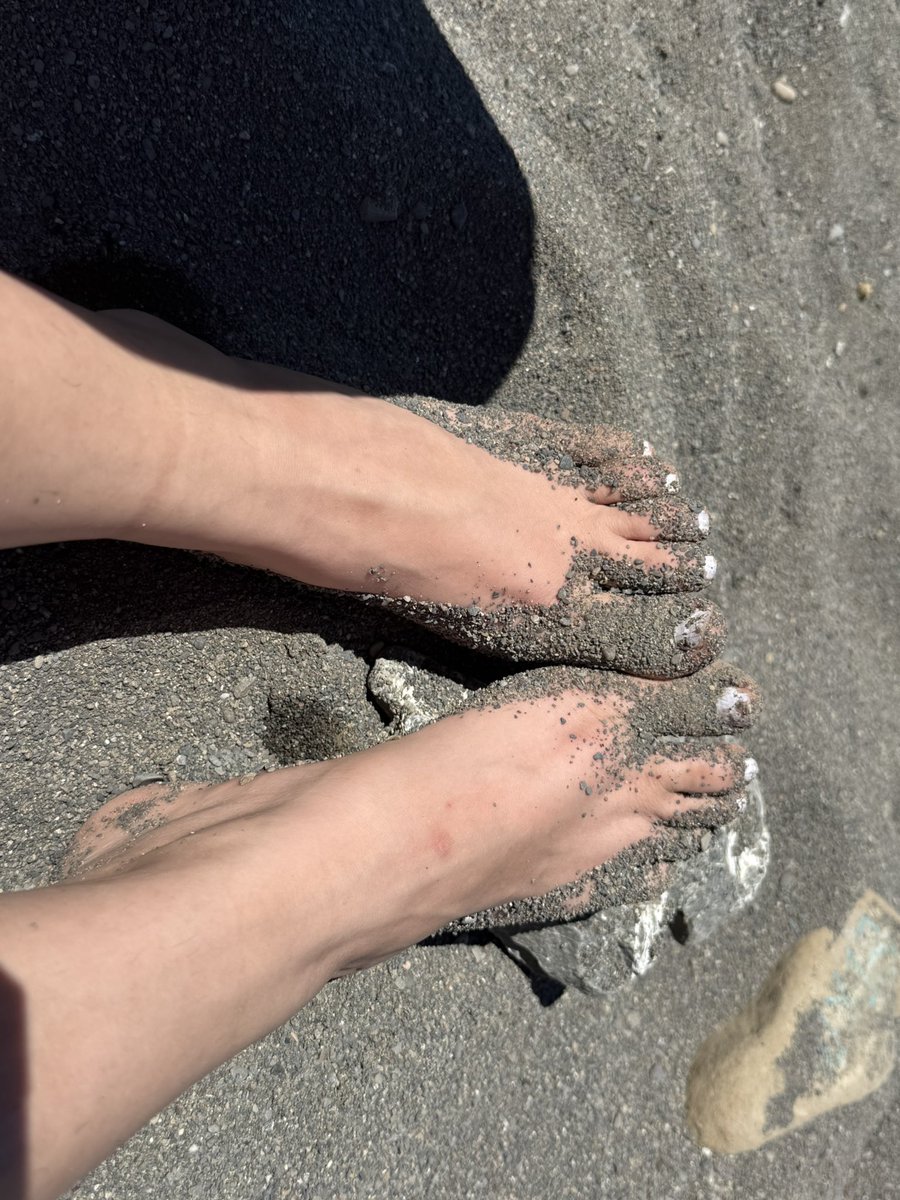 Bellesviplounge's tweet photo. dirty feet ;) https://t.co/GoJr6ZRA90