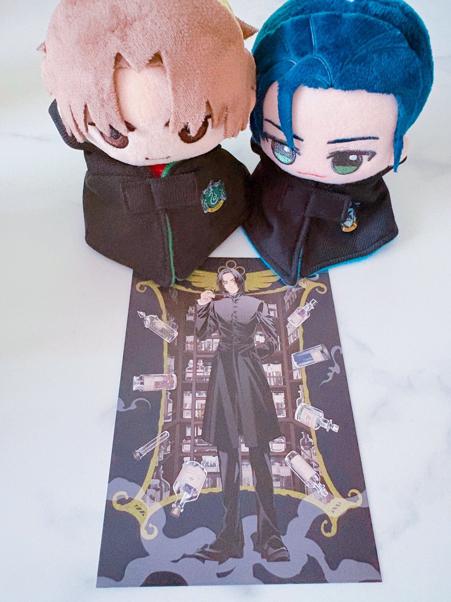 uj_tau's tweet photo. ローブ届いたので着せたんだけど、生地がしっかりしてるから自立するようになって一石二鳥。特典スネイプ先生だったしなんなら一石三鳥だた。ﾊﾋﾟ♪ https://t.co/n6lII16TRA