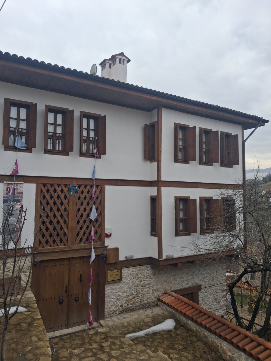 Svd_Gunes's tweet photo. Evinizde kalbiniz yaşıyor mu, kalbinizde eviniz de yaşıyor mu? S.Güneş 
#BirSoru https://t.co/kHOUzo3tBU