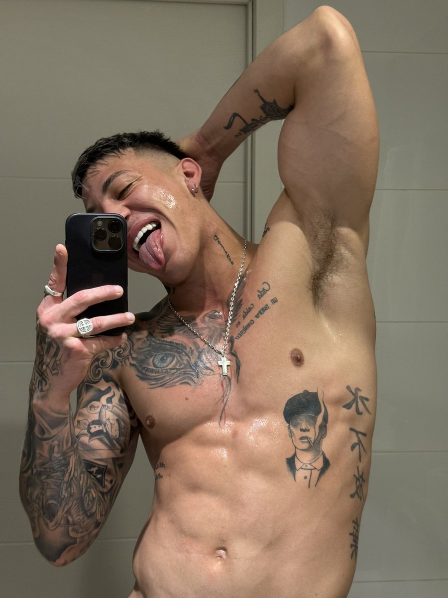 Maxitoelcapo69's tweet photo. Q video se vienen ufff sudado de verdad golpes de machos de verdad jaja https://t.co/VzGNr2mrm7