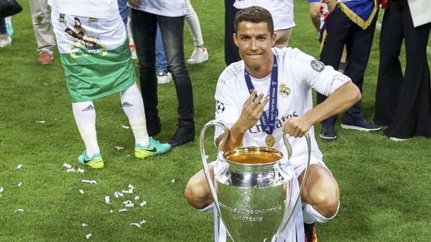 6x7xi_'s tweet photo. كل هذا صار في شهر واحد

كريستيانو حقق دوري أبطال أوروبا

كريستيانو فاز بكأس أمم أوروبا (اليورو)

ميسي ضيّع ركلة الجزاء الحاسمة وخسر ثاني كوبا أمريكا

ميسي أعلن اعتزاله اللعب الدولي مع المنتخب https://t.co/ZBefFR8OXL