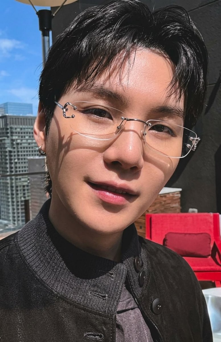 SUGA tweet media