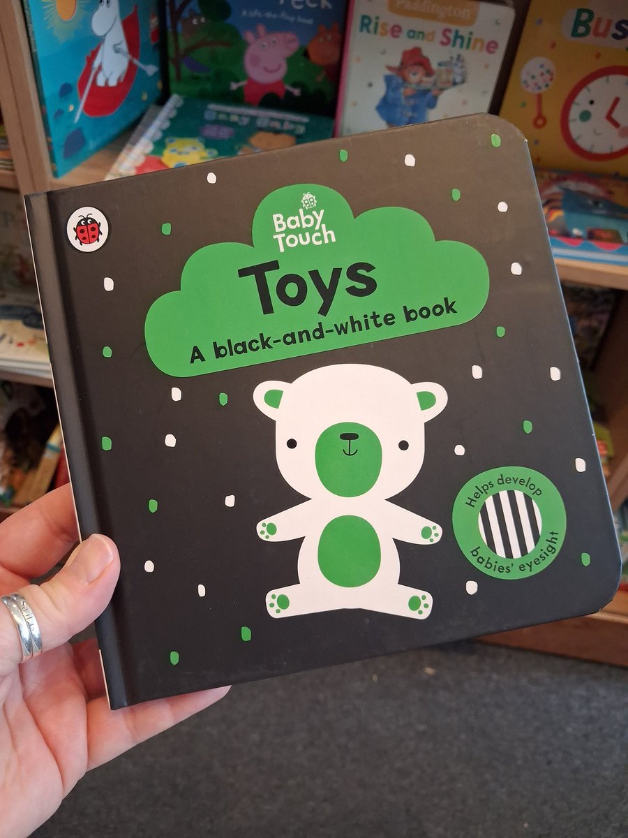 JosBookshopChingford tweet media