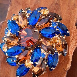 renaissancefai's tweet photo. Vintage JULIANA D&E Capri Blue, Topaz, Honey Rhinestones Swirl Brooch
https://t.co/cxNEYskZFo?
#brooch #vintage #Juliana #D&E #rhinestones #swirl #blue #topaz #honey #marquise #swirl #pinwheel #collectible #midcentury #2layer #2tier #round #designer https://t.co/CHTf0HFmu1