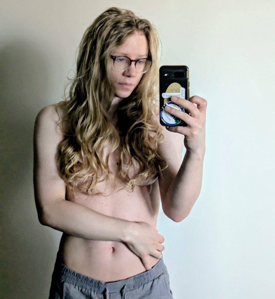 julia_jane_'s tweet photo. I woke up like a puppydog lol https://t.co/rIwYiE2zBX