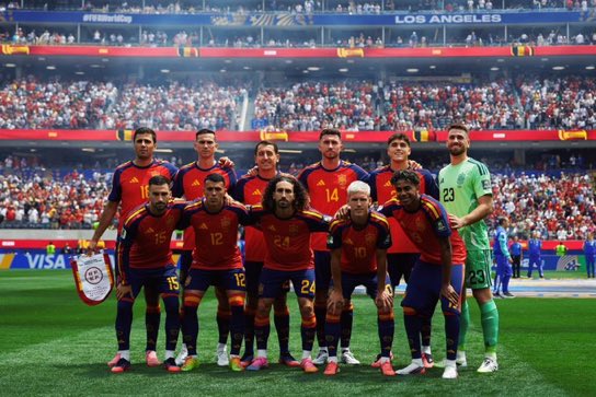 Msn_sis0's tweet photo. Les gens qui critiquent le niveau de l’Espagne ne comprennent RIEN au football c’est vraiment triste https://t.co/WNeLL6MeoV