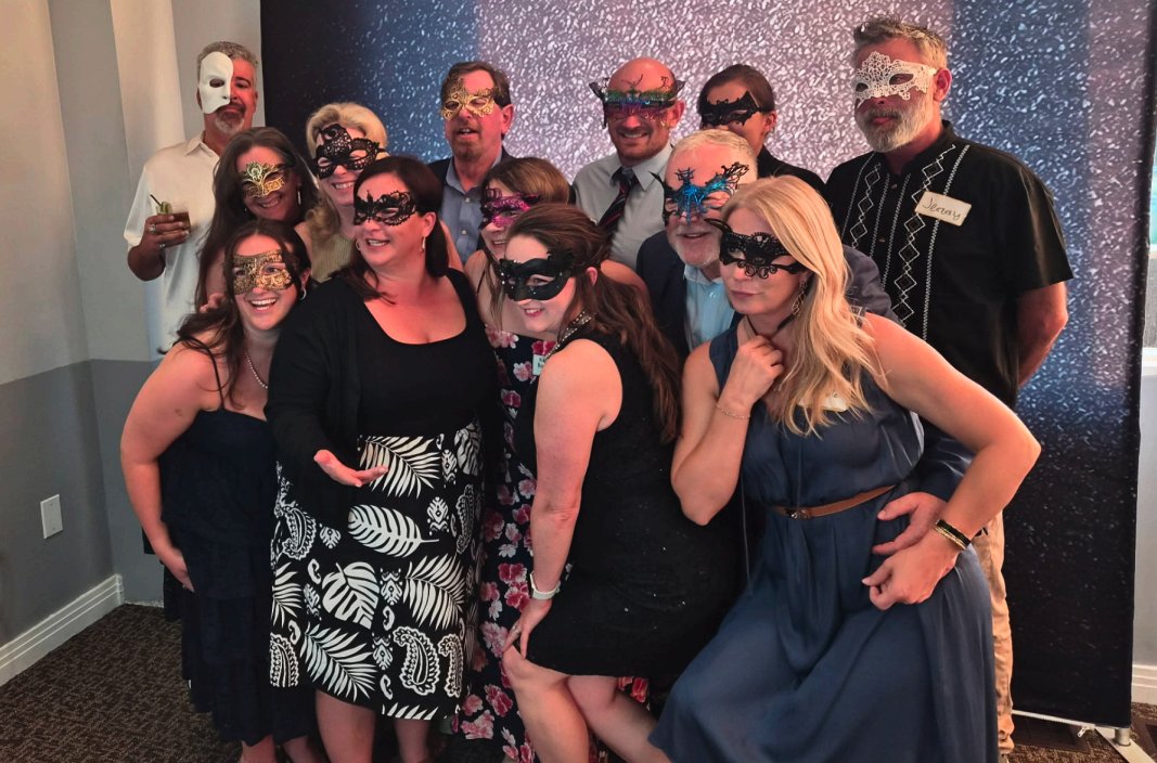 ALA_National_HQ's tweet photo. The Hampton Roads Chapter of ALA hosted its Spring Gala to give back to military families while recognizing women leaders in military resale. 👏
Read more about their event at https://t.co/Co1LGYp8Rs.
#MilitaryCommerce #MilitarySupport #MilitaryFamilies https://t.co/b1HSwsy992