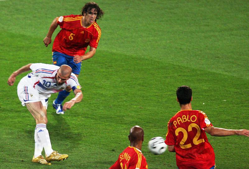 Kulturlesite_'s tweet photo. 🇫🇷🇪🇸 Le dernier match entre la France et l’Espagne en Coupe du Monde remonte aux 8ème de finale de 2006 !!

Les Bleus s’étaient imposés 3-1 👀

Vos pronos pour cette demi-finale ? https://t.co/qhbTrosv5X