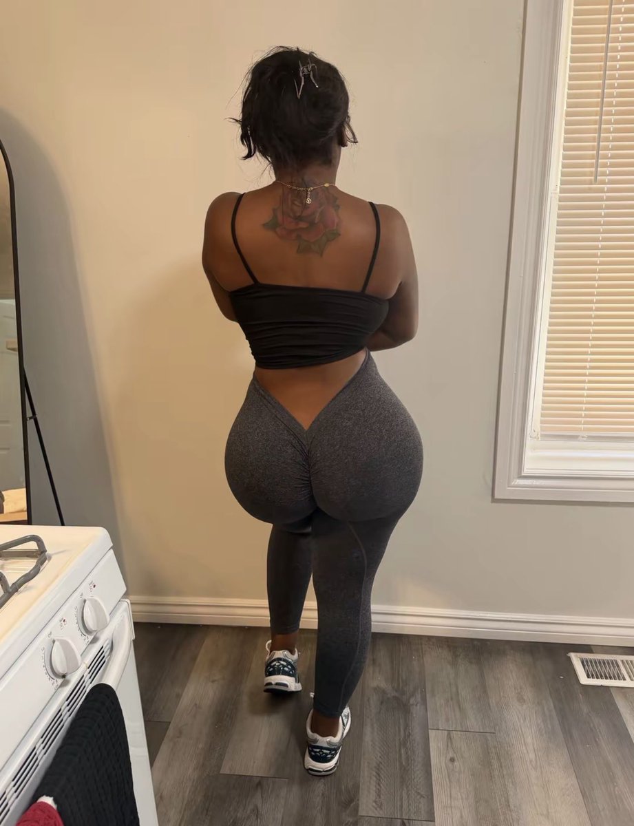 Its_Poeticnini's tweet photo. GOOD AFTERNOON YALL💕
#Thickness #Sugardady #Trucking #MoneyMindset https://t.co/K7Zh2A8UB8