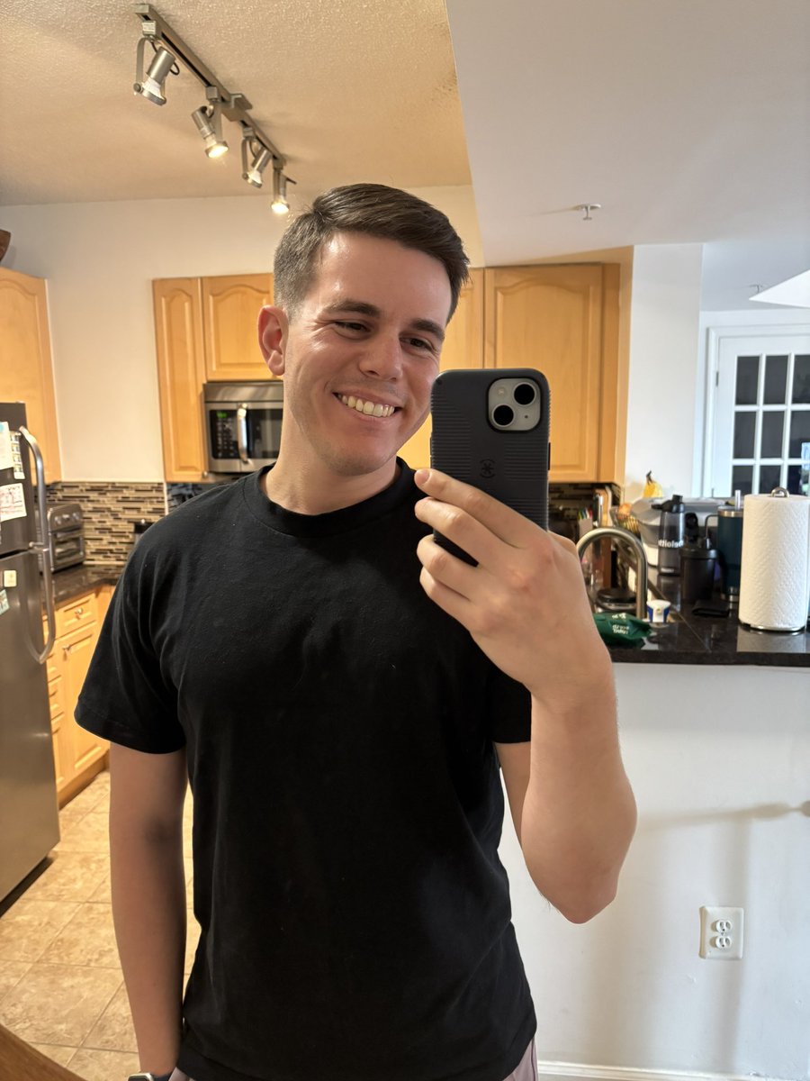 DanieltheWitz's tweet photo. Fresh cut before to start the weekend 💇‍♂️ https://t.co/e3akvvxDAL