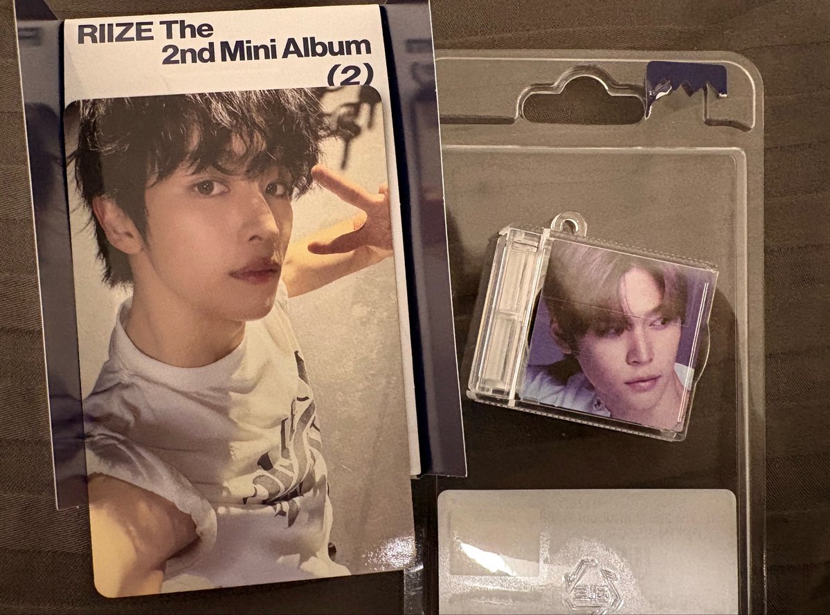 riize_es_luv's tweet photo. RIIZE The 2nd Mini Album『II』トレカ　交換

譲　写真1 トレカ　ソンチャン🫎

求　同種⭕️ ウンソク 

郵送での交換希望です。
よろしくお願いいたします🙇‍♀️ https://t.co/yZxNnjmrbk
