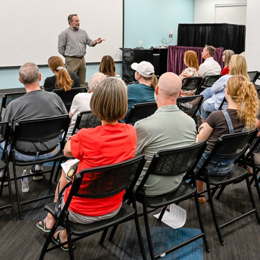 CCSUVU's tweet photo. @CCSUVU's @ProfBrogdon and @EleeshaTucker led a #DeclarationOfIndependence masterclass discussion at @PGLib July 8. About two dozen @pleasantgroveut residents were present, including ๐ ๐ฎ๐๐ผ๐ฟ ๐๐ฟ๐ถ๐ฐ ๐๐ฒ๐ป๐๐ฒ๐ป and his wife ๐ฉ๐ฎ๐น๐ฒ๐ฟ๐ถ๐ฒ. "We see these concepts play out every day in our local government,โ said Jensen after the meeting. โItโs key that we remember our founding principles, and itโs a reminder of the compromises that formed that document.โ Attendees viewed three of five videos in the series. Watch the videos, https://t.co/NJS7Qxi6fD, and see photos of the event, https://t.co/QtgAmzgps1.