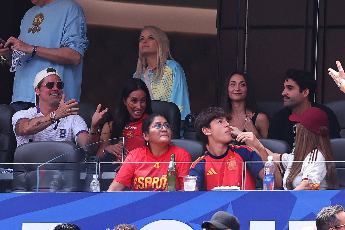 itshighart's tweet photo. Penelope Cruz noticing Brad Pitt during the match and then Javier Bardem going to hug him is the cutest thing https://t.co/FNGw3yKNQv