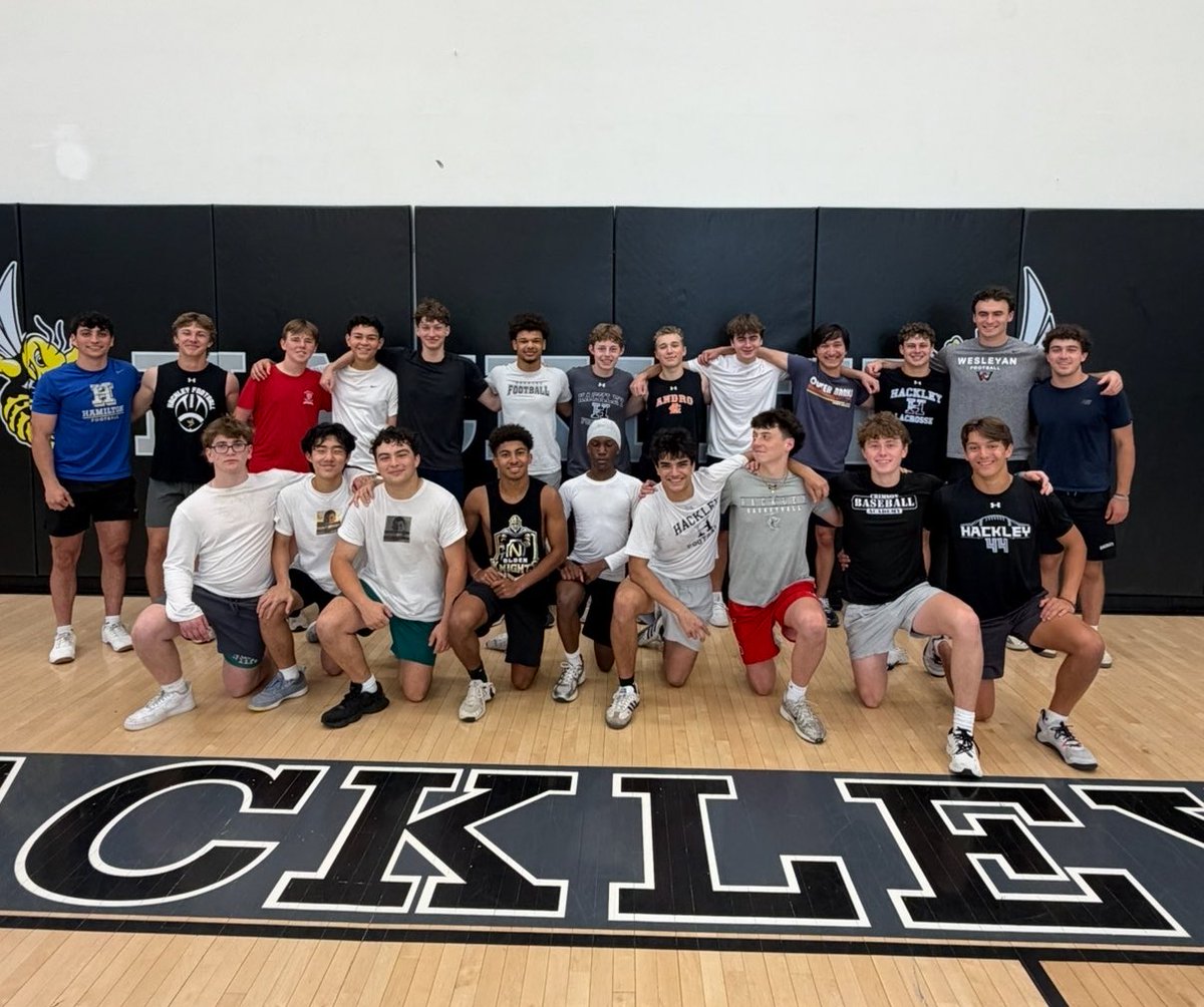 Hack_HornetsFB's tweet photo. Great having Hackley alumni Matt Kearns ('24) and Sam Suniewick ('25) back at practice recently to speak with the team. Matt is now a wide receiver at Hamilton, while Sam competes on the defensive line and baseball team at Wesleyan.
#hackinnescac #hackleyfootball https://t.co/7YHee7reC5